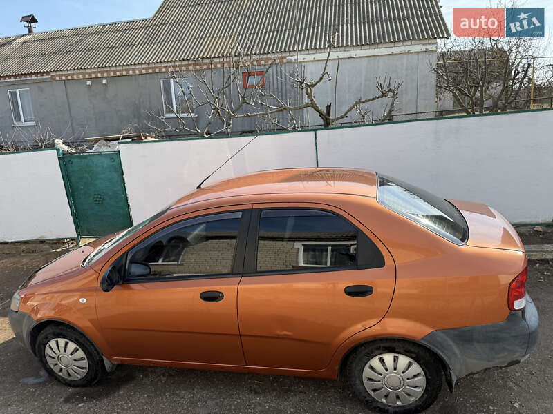 Седан Chevrolet Aveo 2005 в Ладыжине