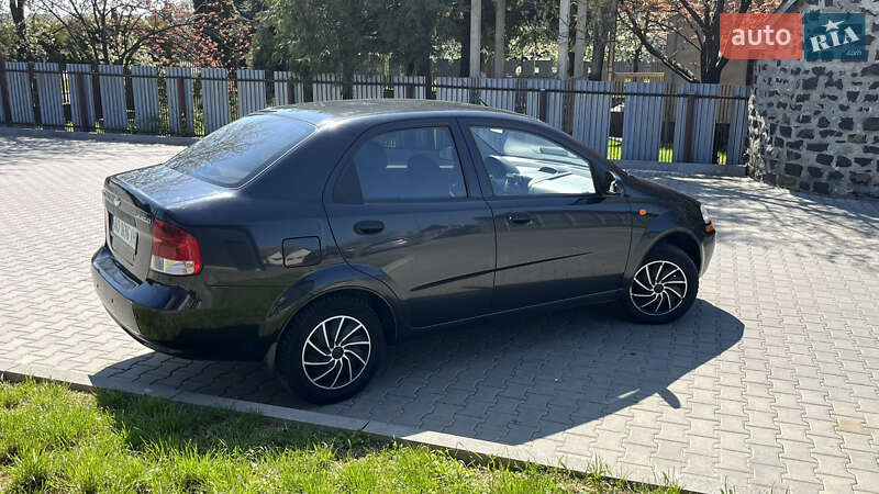 Седан Chevrolet Aveo 2005 в Ужгороді
