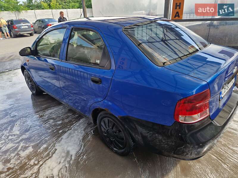 Седан Chevrolet Aveo 2003 в Чернигове