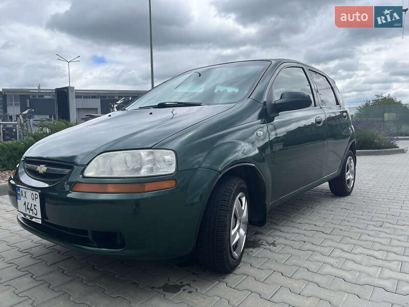 Хэтчбек Chevrolet Aveo 2005 в 