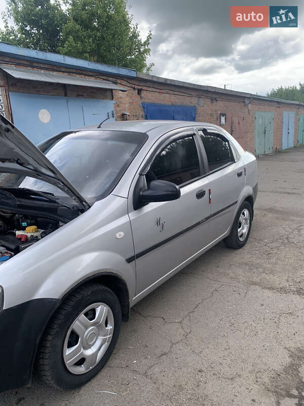 Седан Chevrolet Aveo 2005 в Миргороде