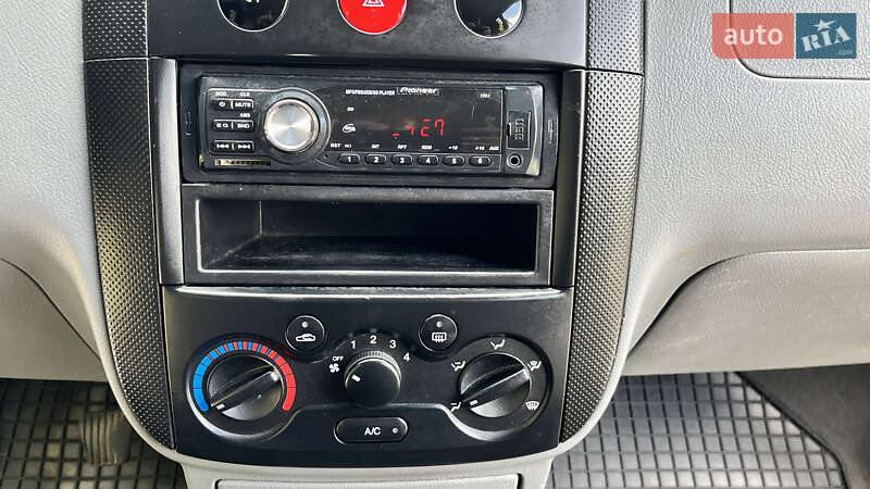 Седан Chevrolet Aveo 2005 в Кременчуге