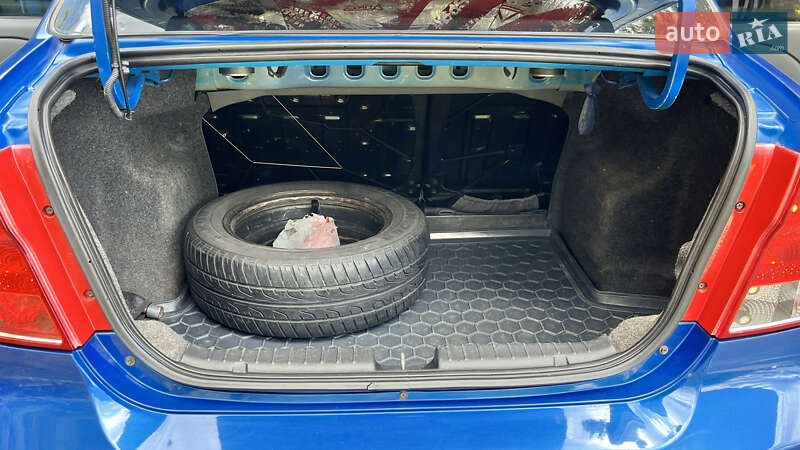 Седан Chevrolet Aveo 2005 в Кременчуге