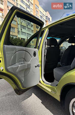 Хетчбек Chevrolet Aveo 2004 в 