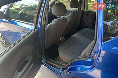 Хетчбек Chevrolet Aveo 2006 в 