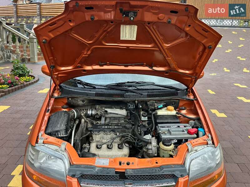 Седан Chevrolet Aveo 2006 в Бережанах