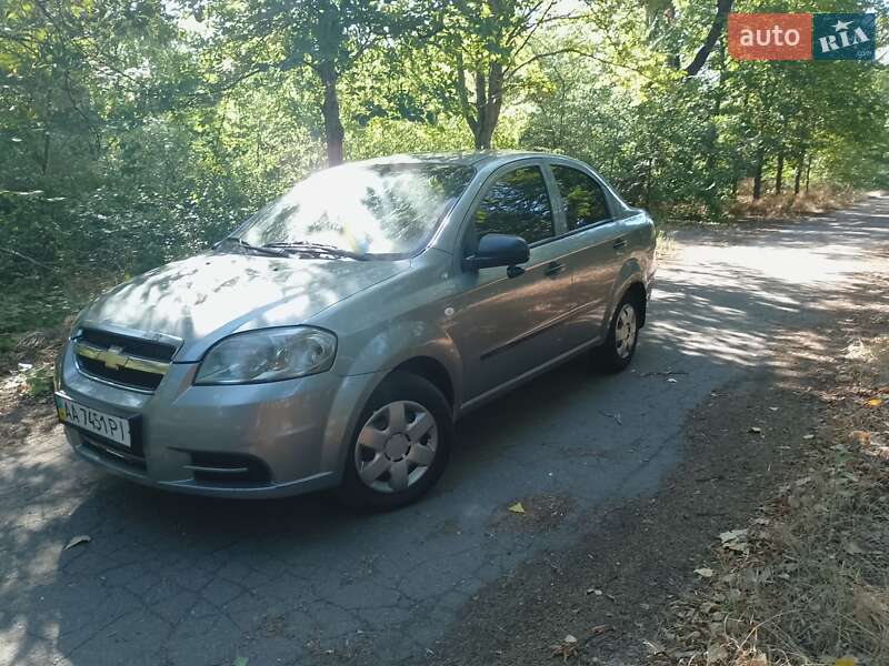 Седан Chevrolet Aveo 2011 в Кривом Роге