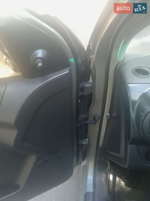 Седан Chevrolet Aveo 2011 в Кривом Роге