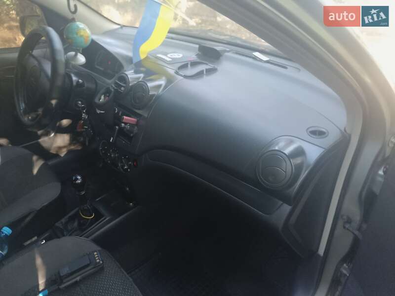Седан Chevrolet Aveo 2011 в Кривом Роге