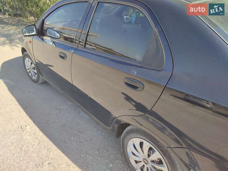 Седан Chevrolet Aveo 2004 в Днепре