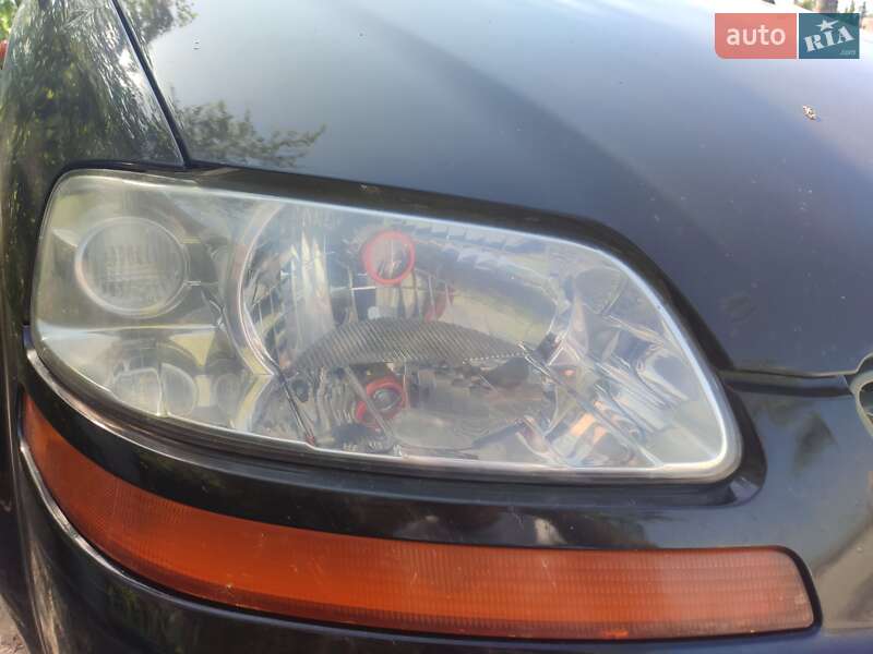 Седан Chevrolet Aveo 2004 в Днепре