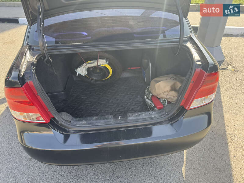 Седан Chevrolet Aveo 2005 в Харькове