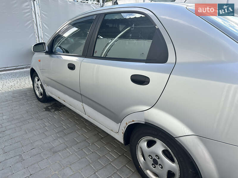 Седан Chevrolet Aveo 2004 в Коцюбинском