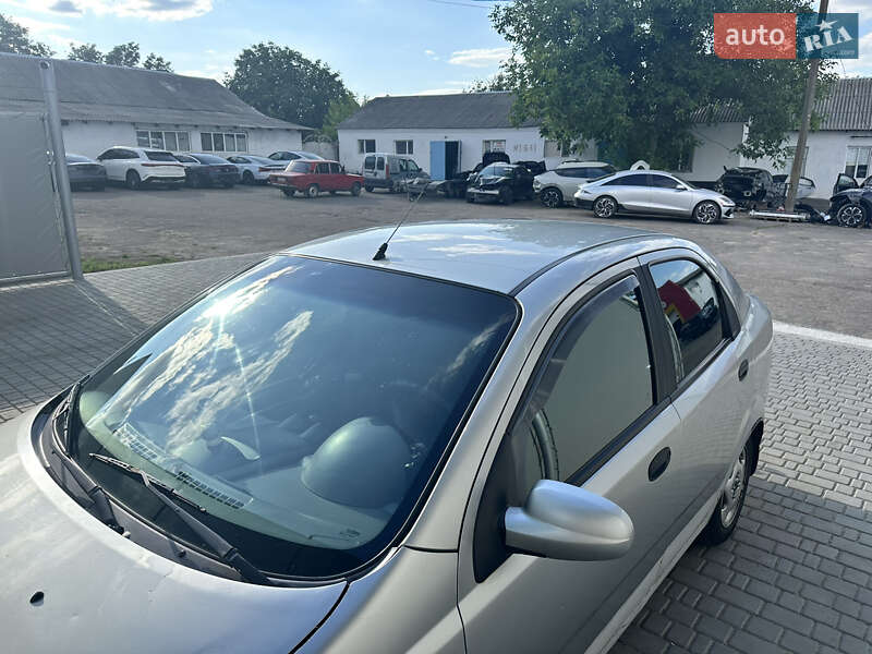 Седан Chevrolet Aveo 2004 в Коцюбинском