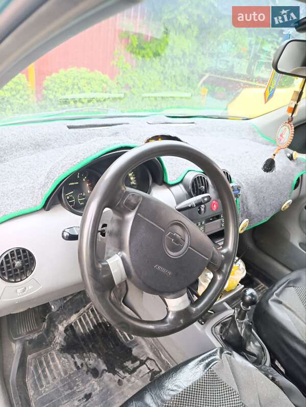 Седан Chevrolet Aveo 2004 в Сумах