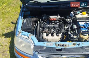 Хэтчбек Chevrolet Aveo 2005 в 