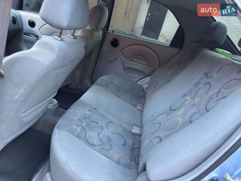 Седан Chevrolet Aveo 2004 в Львове
