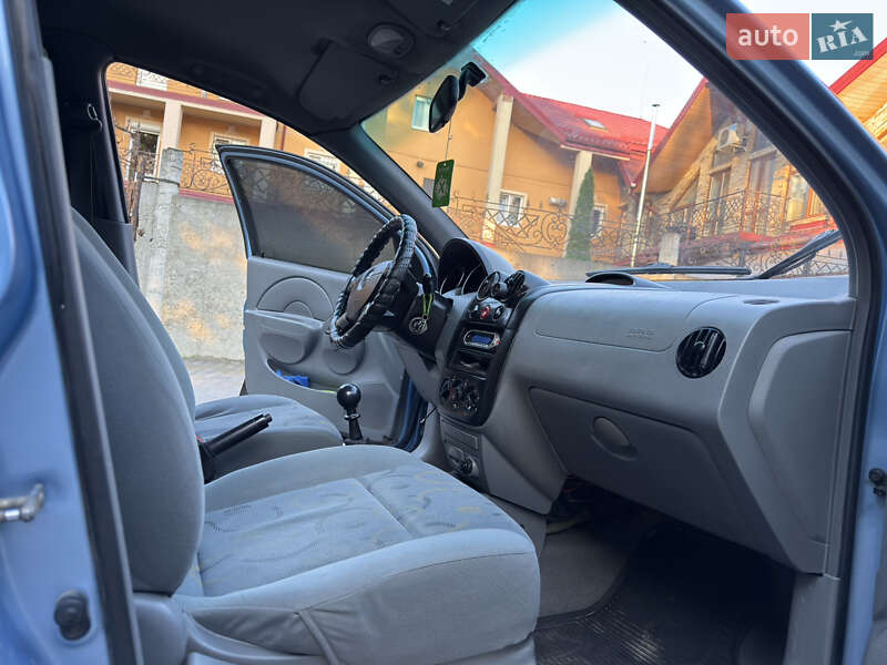 Седан Chevrolet Aveo 2004 в Львове