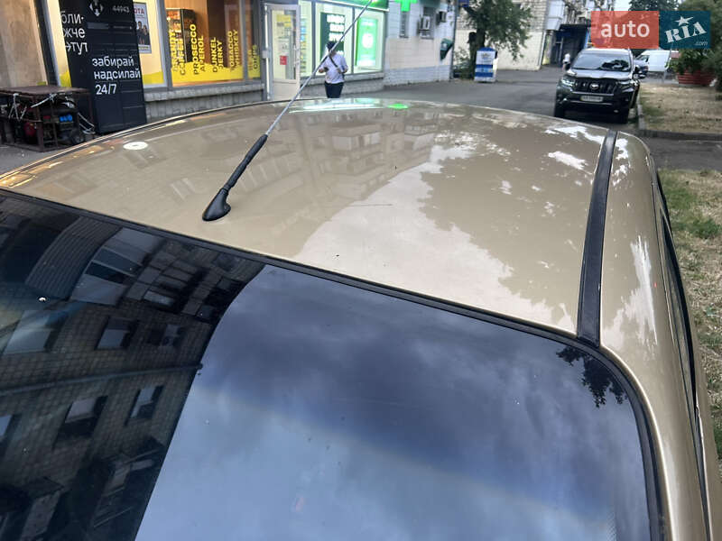 Седан Chevrolet Aveo 2003 в Киеве