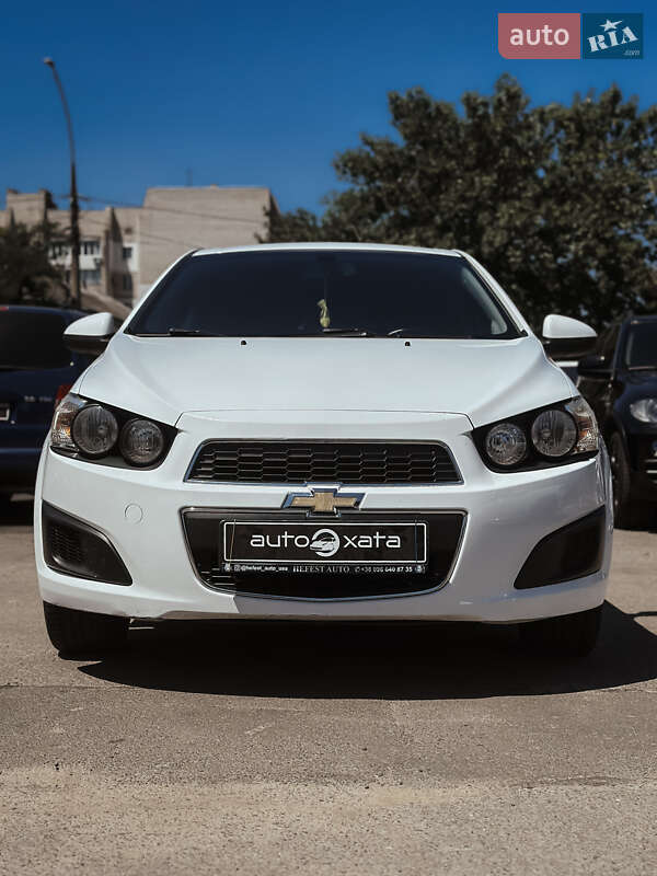 Хэтчбек Chevrolet Aveo 2011 в 