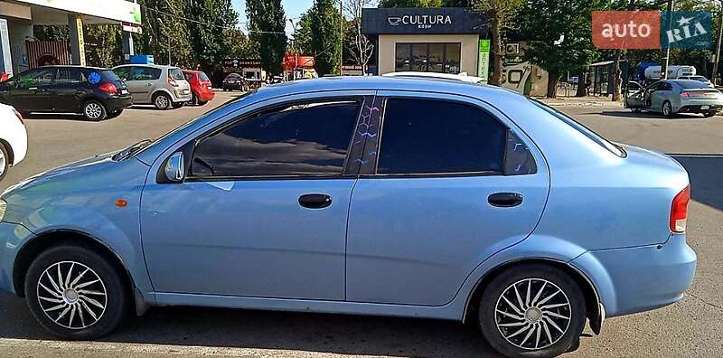 Седан Chevrolet Aveo 2005 в Николаеве