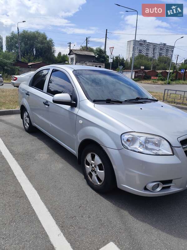 Седан Chevrolet Aveo 2010 в Києві