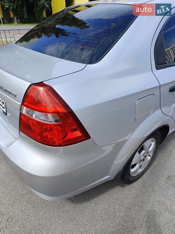 Седан Chevrolet Aveo 2010 в Києві