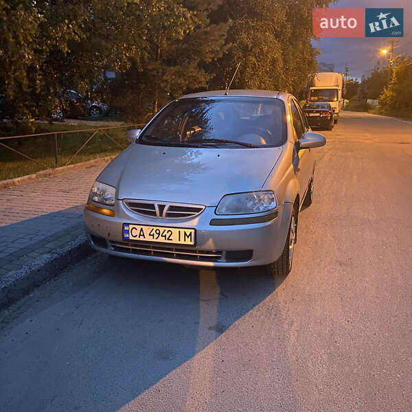 Седан Chevrolet Aveo 2005 в Умани