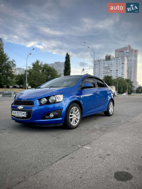 Седан Chevrolet Aveo 2012 в Киеве