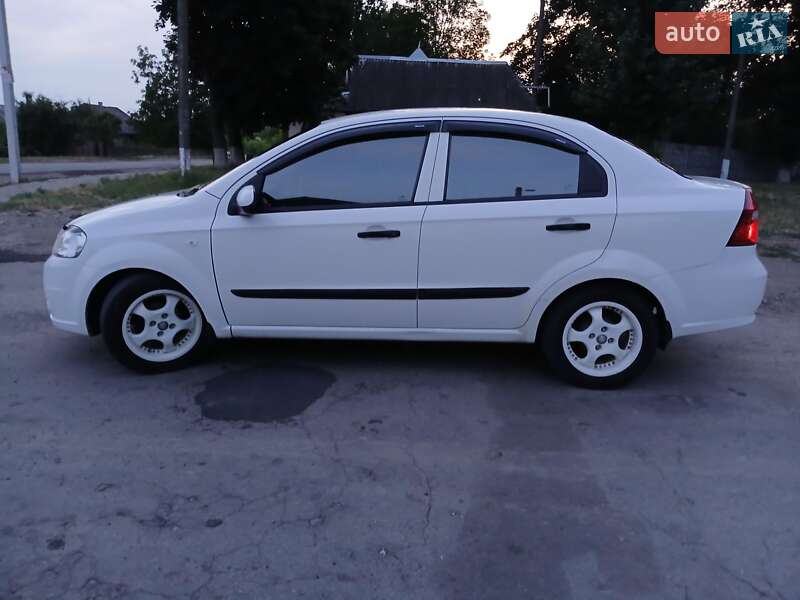 Седан Chevrolet Aveo 2009 в Черновцах