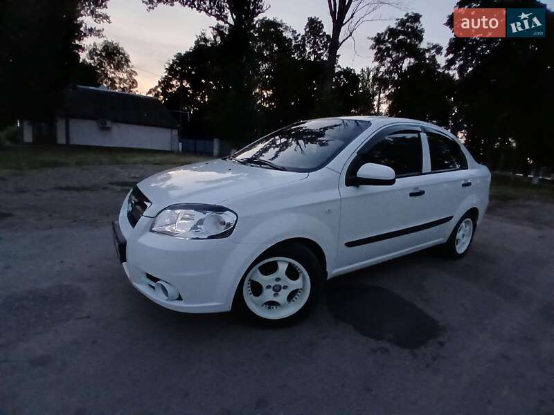 Седан Chevrolet Aveo 2009 в Черновцах