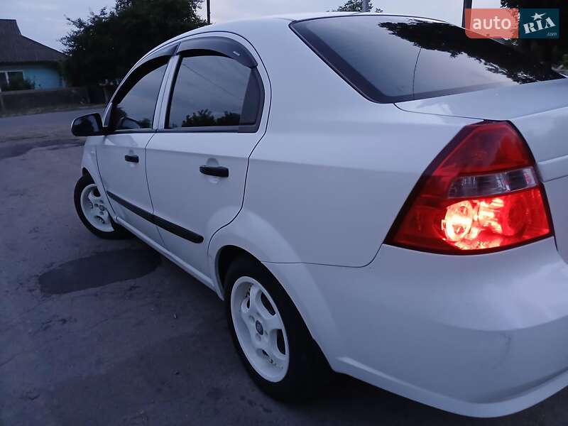 Седан Chevrolet Aveo 2009 в Черновцах