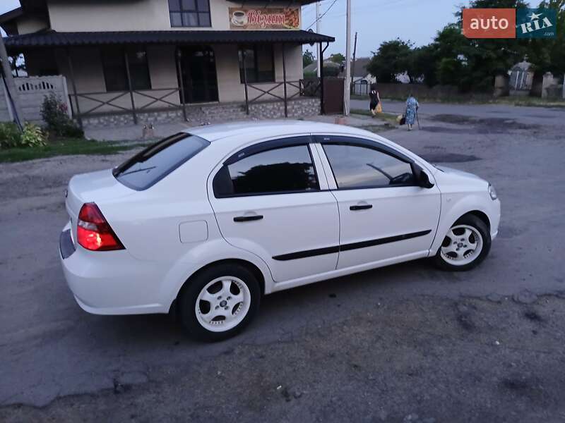 Седан Chevrolet Aveo 2009 в Черновцах