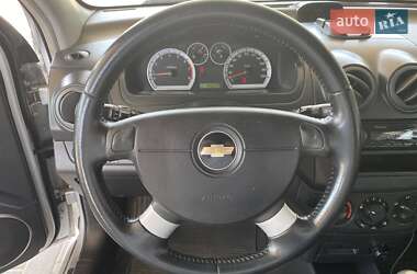 Хэтчбек Chevrolet Aveo 2011 в 