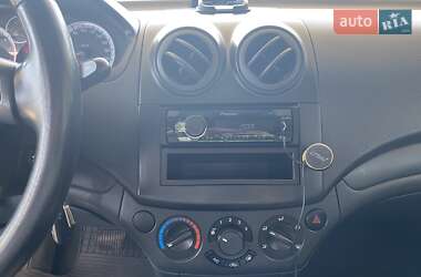 Хэтчбек Chevrolet Aveo 2011 в 