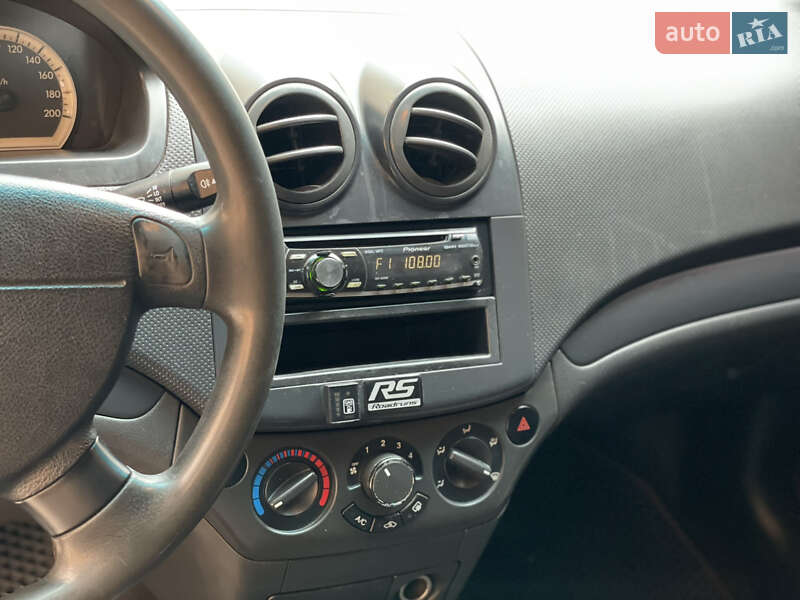 Седан Chevrolet Aveo 2008 в Чернівцях