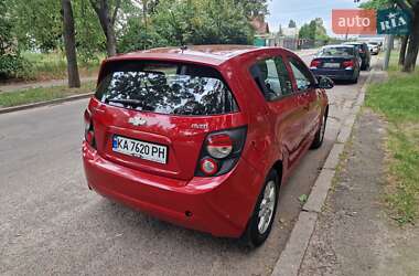 Хэтчбек Chevrolet Aveo 2011 в 