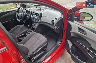 Хэтчбек Chevrolet Aveo 2011 в 