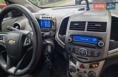 Хэтчбек Chevrolet Aveo 2011 в 