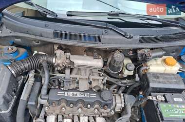 Седан Chevrolet Aveo 2004 в 