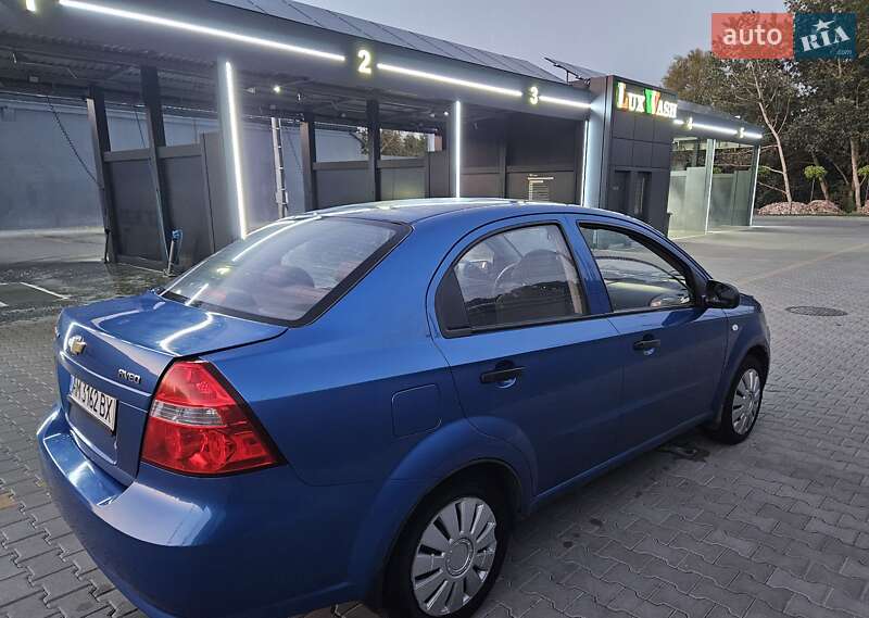 Седан Chevrolet Aveo 2010 в Житомире