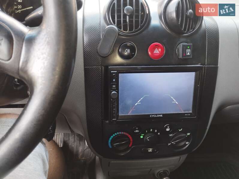 Седан Chevrolet Aveo 2005 в Днепре