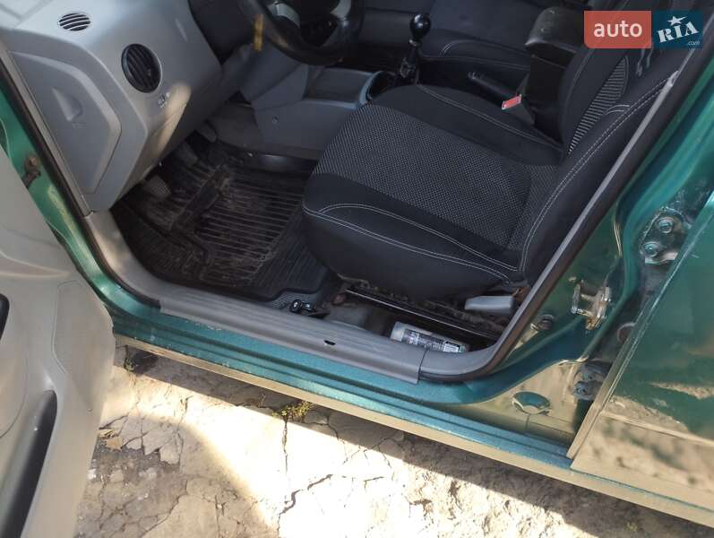 Седан Chevrolet Aveo 2005 в Днепре