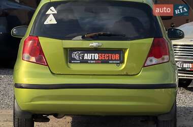 Хэтчбек Chevrolet Aveo 2005 в 