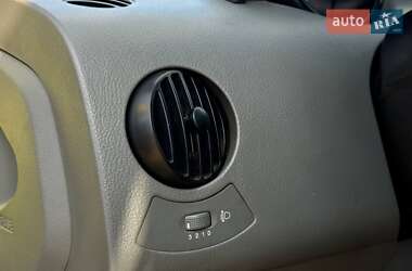 Хэтчбек Chevrolet Aveo 2005 в 