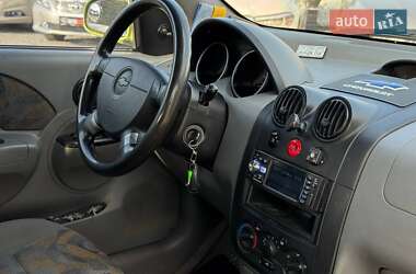 Хэтчбек Chevrolet Aveo 2005 в 