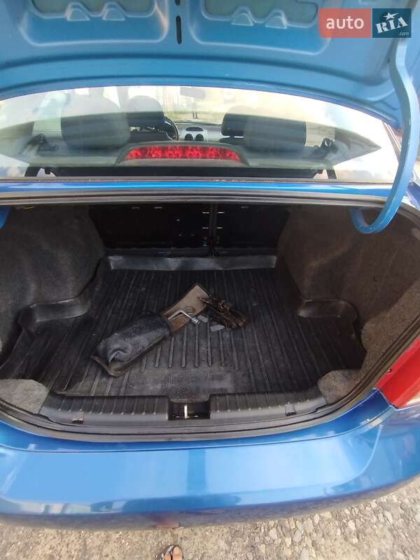 Седан Chevrolet Aveo 2006 в Вараші