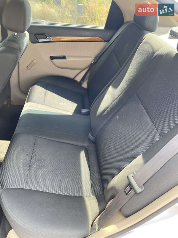 Седан Chevrolet Aveo 2008 в Дніпрі