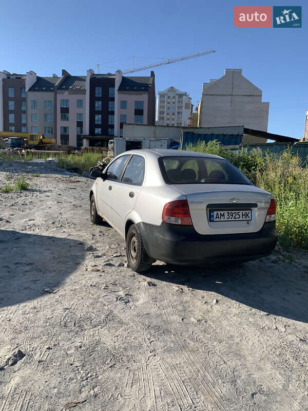 Седан Chevrolet Aveo 2005 в Житомире