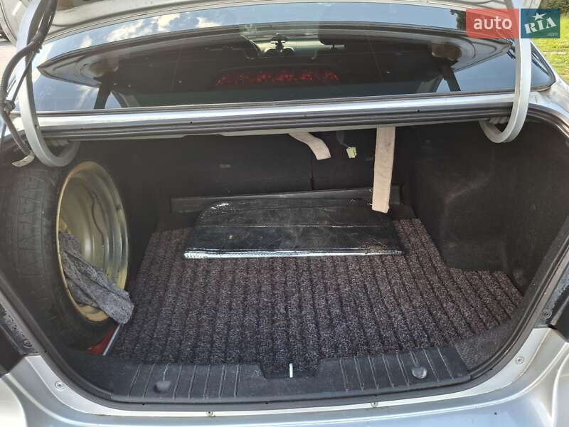 Седан Chevrolet Aveo 2010 в Киеве